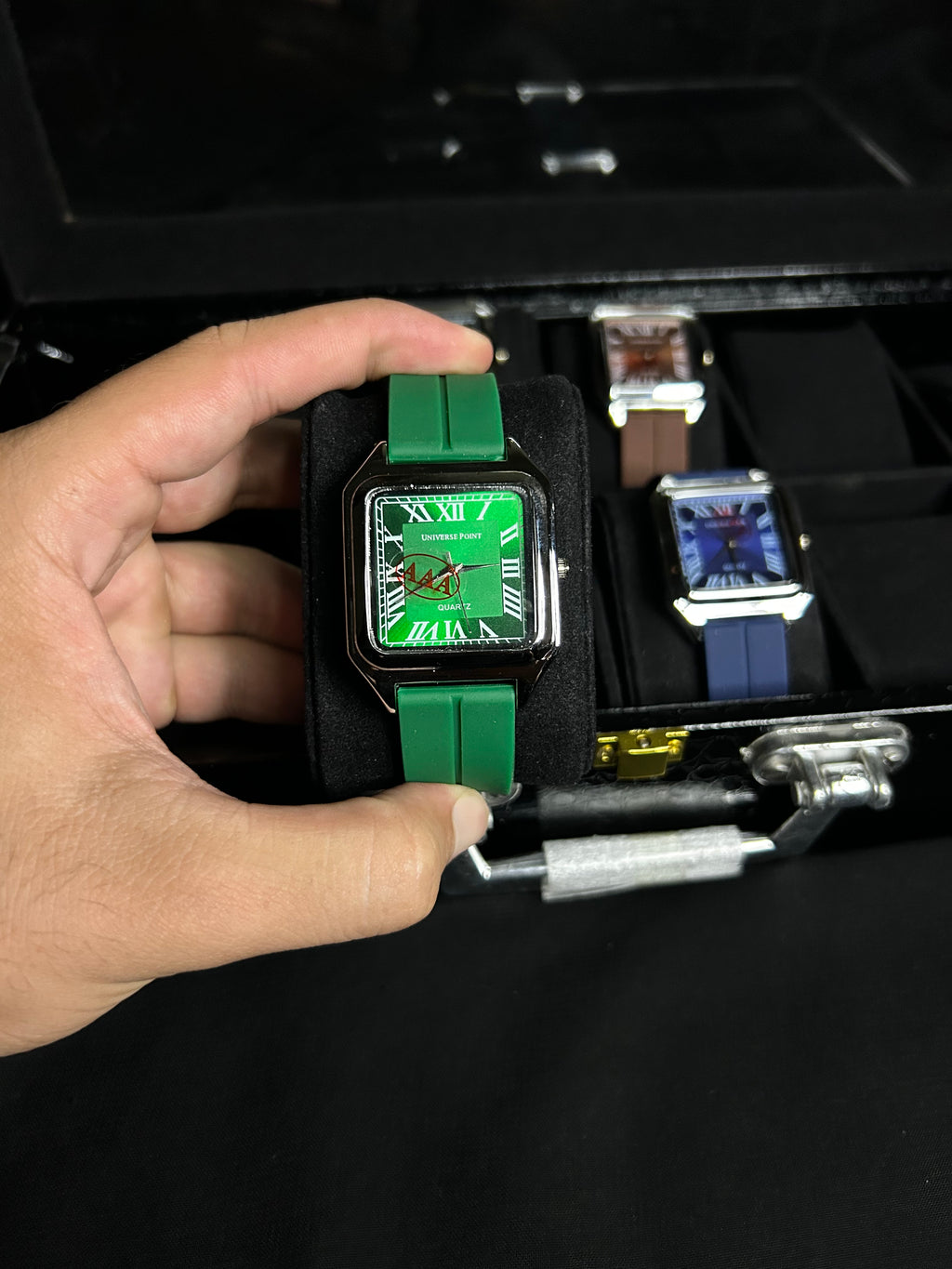 Universal Point Watch